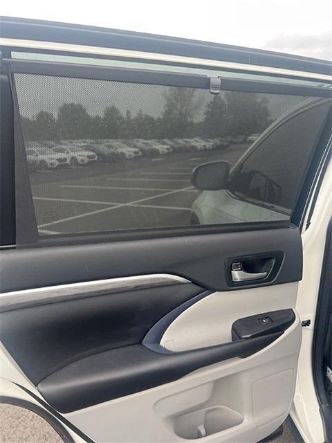 used 2018 Toyota Highlander car, priced at $27,545