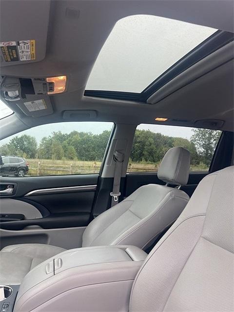 used 2018 Toyota Highlander car, priced at $27,545