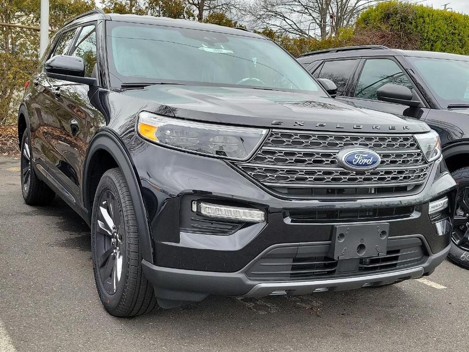 new 2024 Ford Explorer car, priced at $48,325