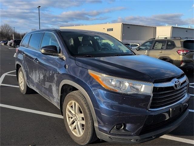 used 2015 Toyota Highlander car, priced at $15,995