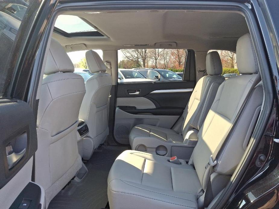 used 2019 Toyota Highlander car, priced at $27,673