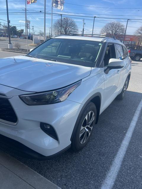 used 2022 Toyota Highlander car, priced at $38,995