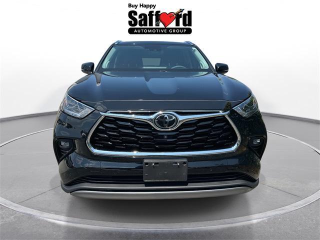used 2021 Toyota Highlander car, priced at $38,995