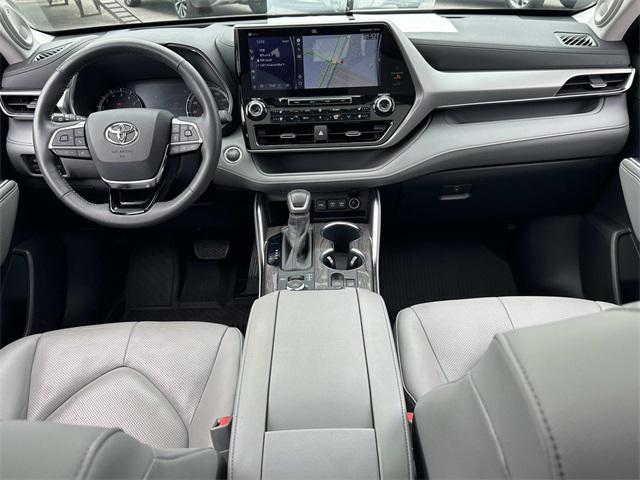 used 2020 Toyota Highlander car, priced at $39,214