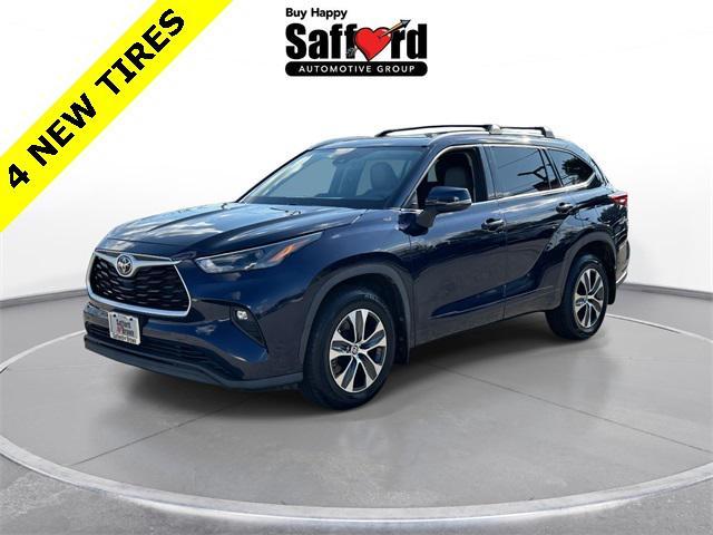 used 2022 Toyota Highlander car, priced at $34,728