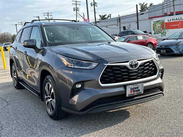 used 2021 Toyota Highlander car, priced at $33,381