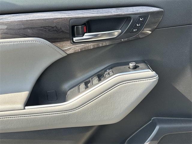 used 2021 Toyota Highlander Hybrid car, priced at $42,360