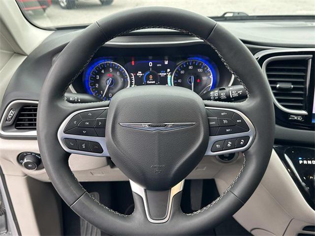 used 2023 Chrysler Pacifica car, priced at $22,400
