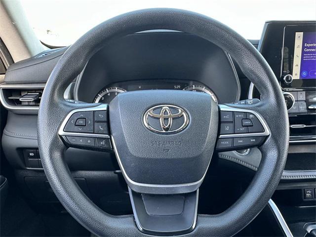 used 2023 Toyota Highlander car, priced at $35,500