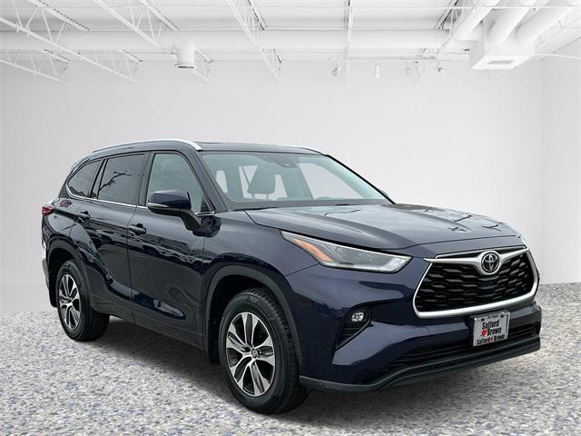 used 2021 Toyota Highlander car, priced at $32,300