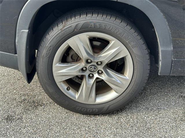 used 2018 Toyota Highlander car, priced at $23,816