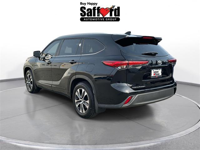 used 2023 Toyota Highlander car, priced at $33,756