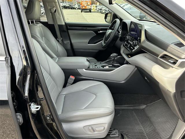 used 2023 Toyota Highlander car, priced at $33,756