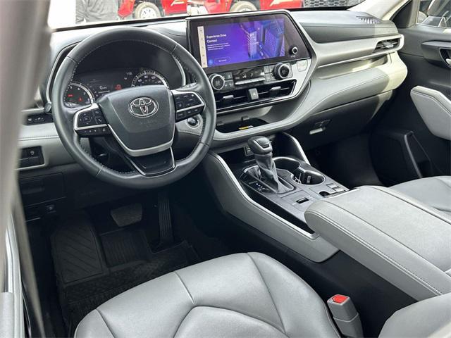 used 2023 Toyota Highlander car, priced at $33,756