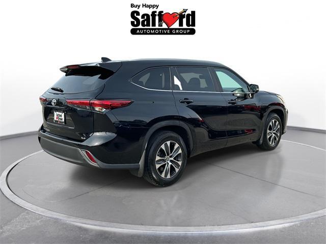 used 2023 Toyota Highlander car, priced at $33,756