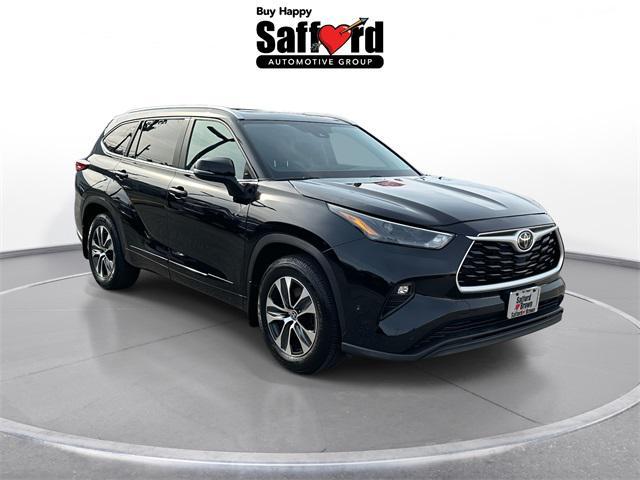 used 2023 Toyota Highlander car, priced at $33,756