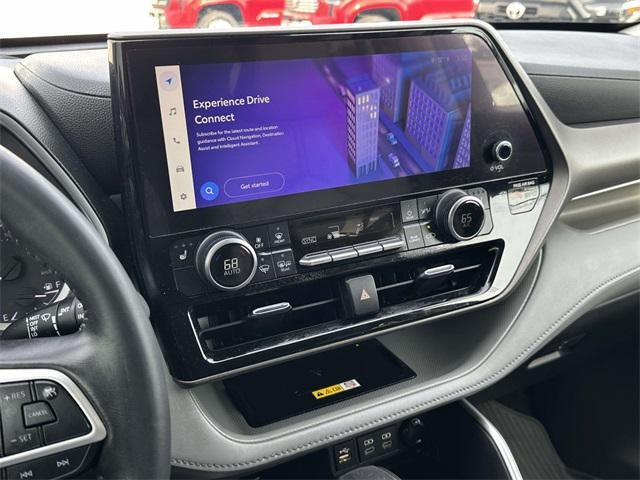 used 2023 Toyota Highlander car, priced at $33,756