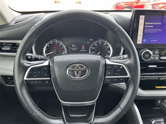 used 2023 Toyota Highlander car, priced at $33,756