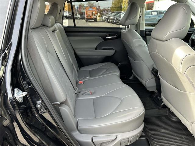 used 2023 Toyota Highlander car, priced at $33,756