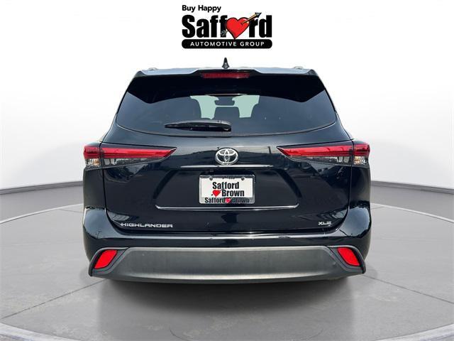 used 2023 Toyota Highlander car, priced at $33,756