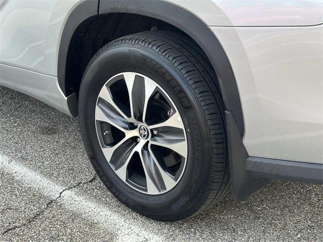 used 2024 Toyota Highlander car, priced at $43,995