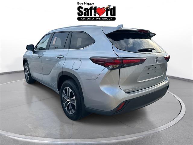 used 2024 Toyota Highlander car, priced at $43,995