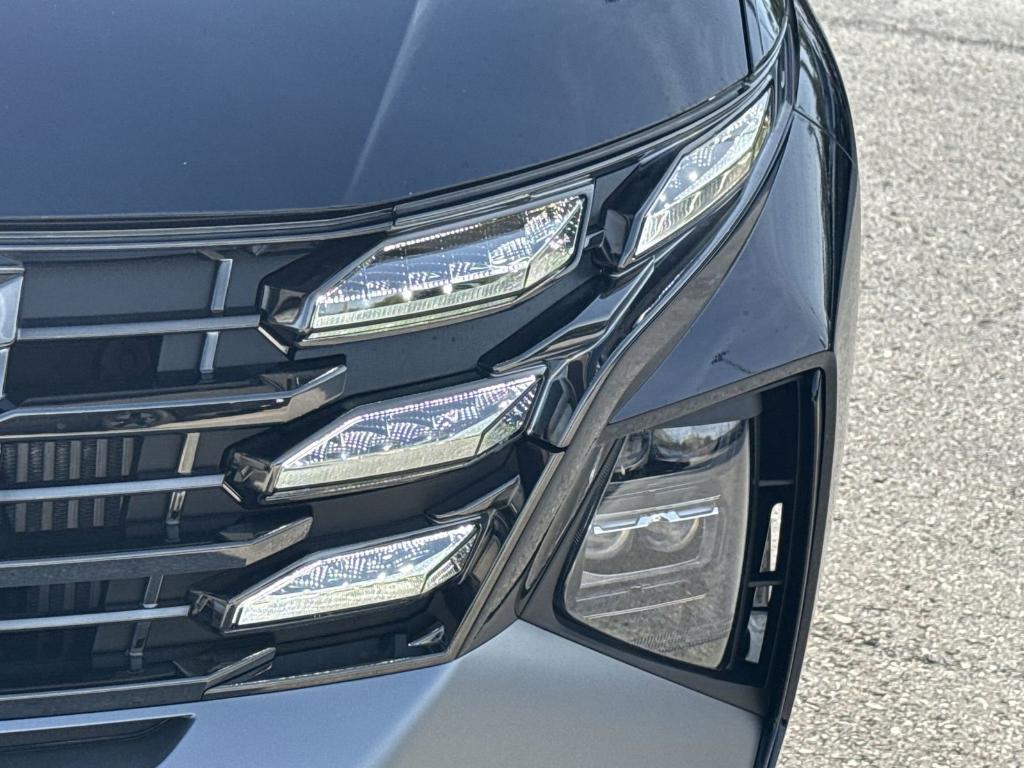 new 2025 Hyundai TUCSON Hybrid car, priced at $40,042