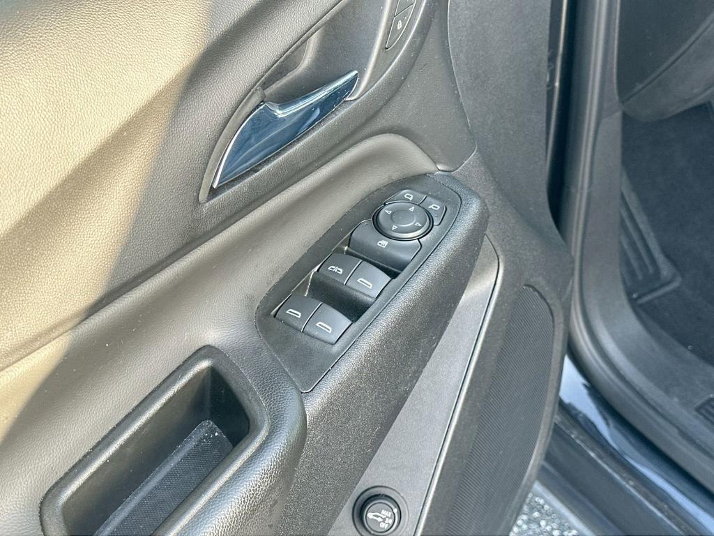 used 2022 Chevrolet Equinox car, priced at $20,290