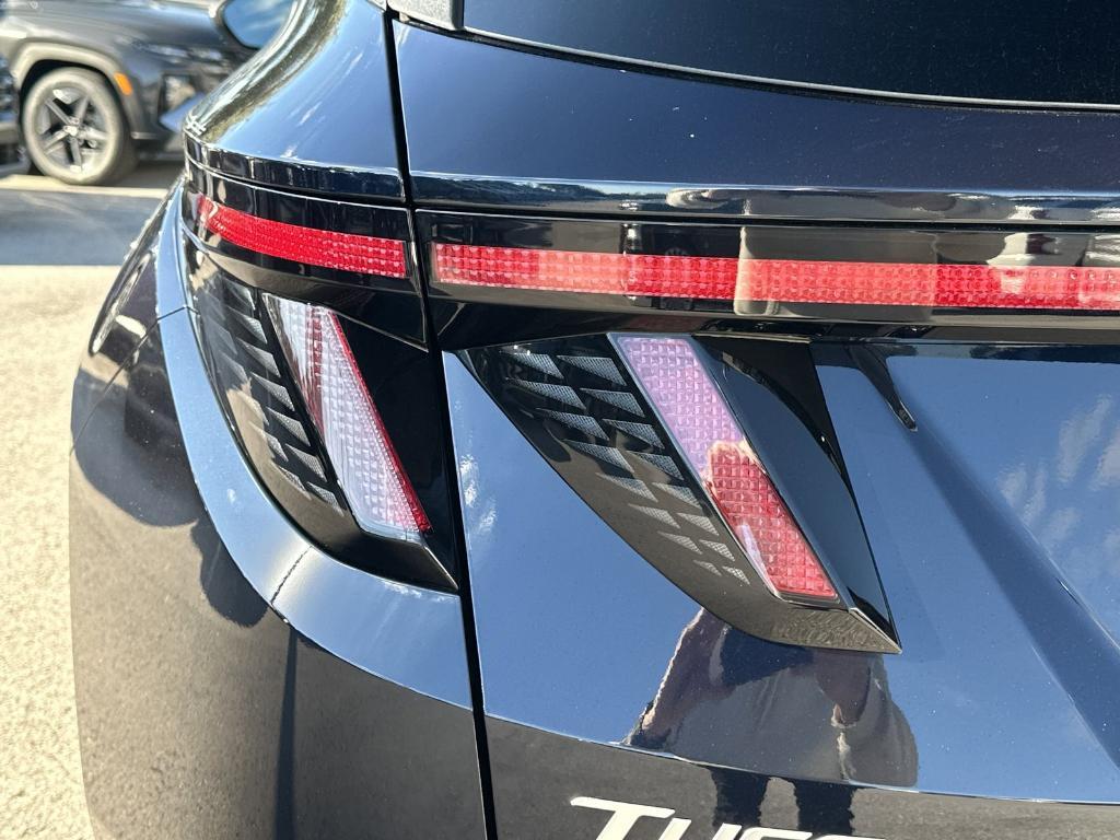 new 2025 Hyundai TUCSON Hybrid car, priced at $35,308