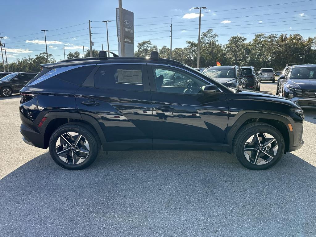 new 2025 Hyundai TUCSON Hybrid car, priced at $35,308