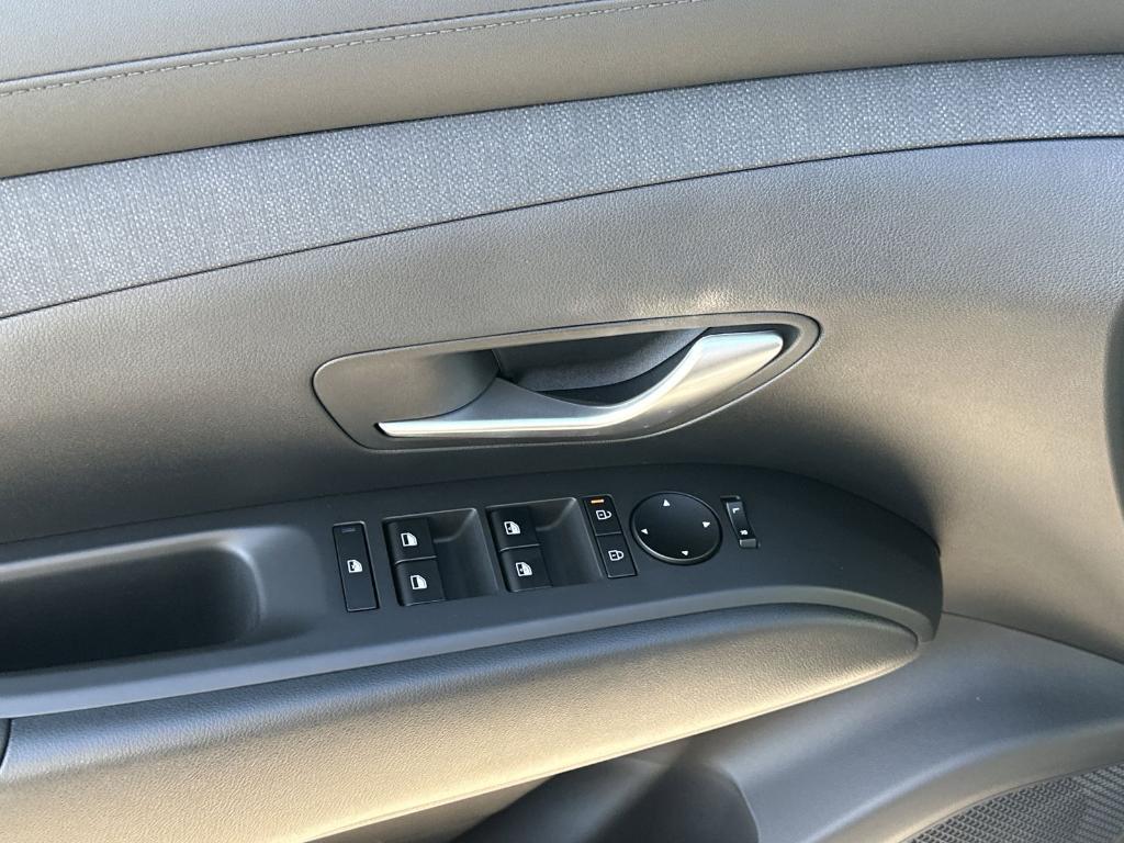 new 2025 Hyundai TUCSON Hybrid car, priced at $35,308