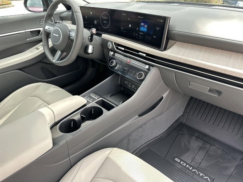 new 2025 Hyundai Sonata Hybrid car, priced at $36,632
