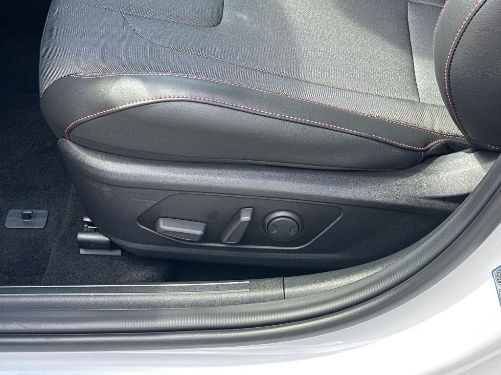 new 2025 Hyundai Elantra car, priced at $28,631