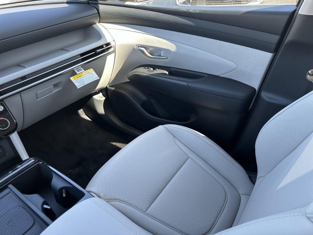 new 2025 Hyundai TUCSON Hybrid car, priced at $35,093