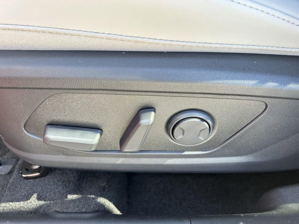 new 2025 Hyundai TUCSON Hybrid car, priced at $35,093