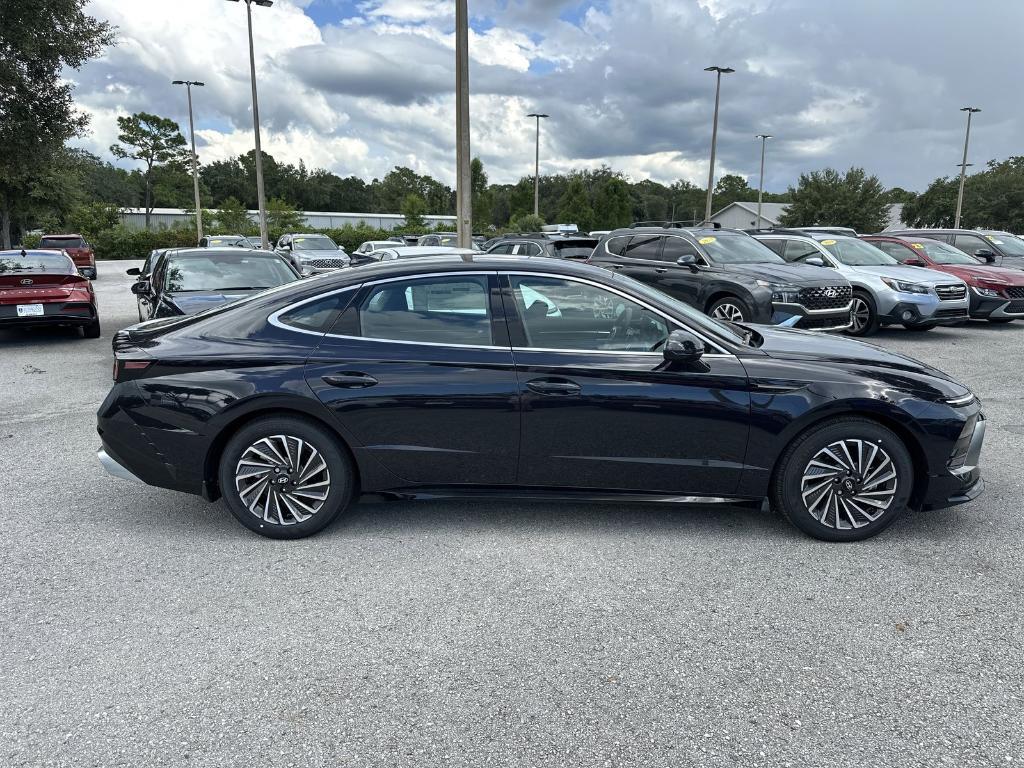new 2025 Hyundai Sonata Hybrid car, priced at $30,590