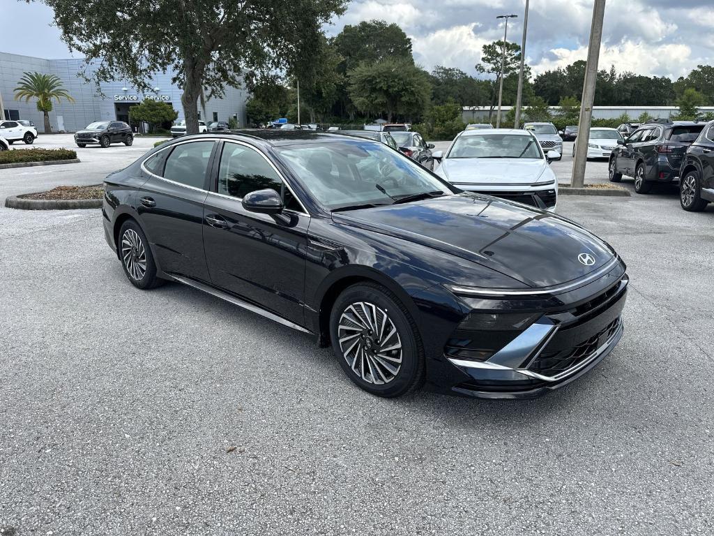 new 2025 Hyundai Sonata Hybrid car, priced at $30,590