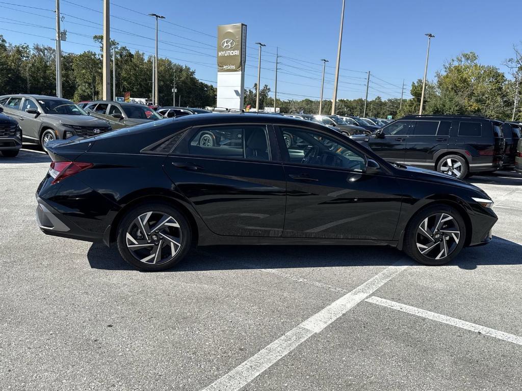 new 2025 Hyundai Elantra car, priced at $23,072