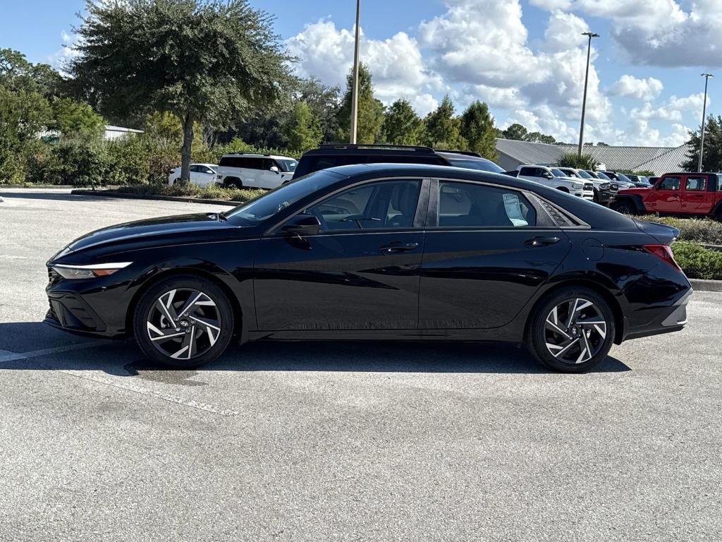 new 2025 Hyundai Elantra car, priced at $23,072