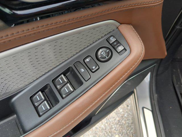 used 2023 Acura MDX car, priced at $46,604
