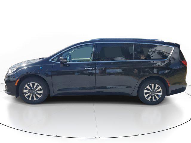 used 2021 Chrysler Pacifica Hybrid car, priced at $28,606