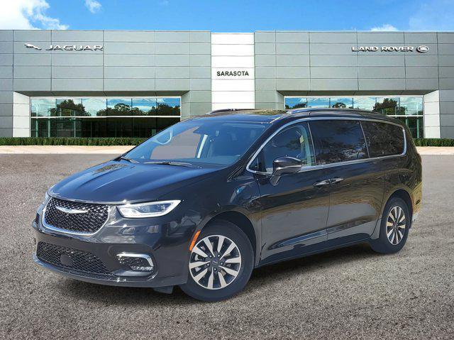 used 2021 Chrysler Pacifica Hybrid car, priced at $28,606