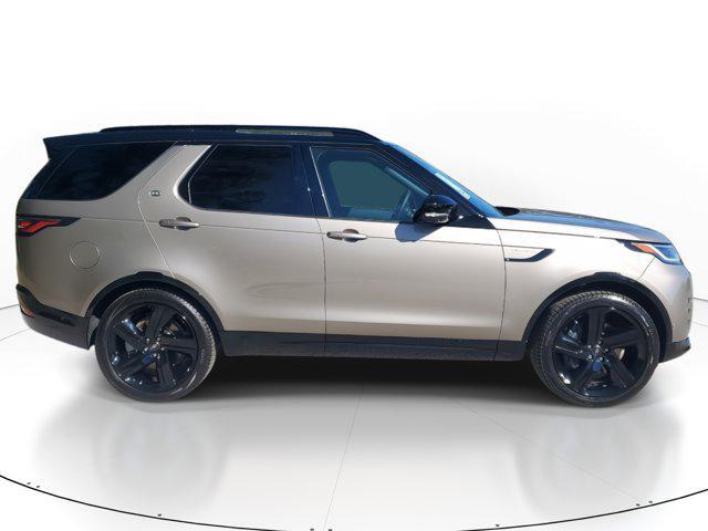 new 2025 Land Rover Discovery car, priced at $84,078