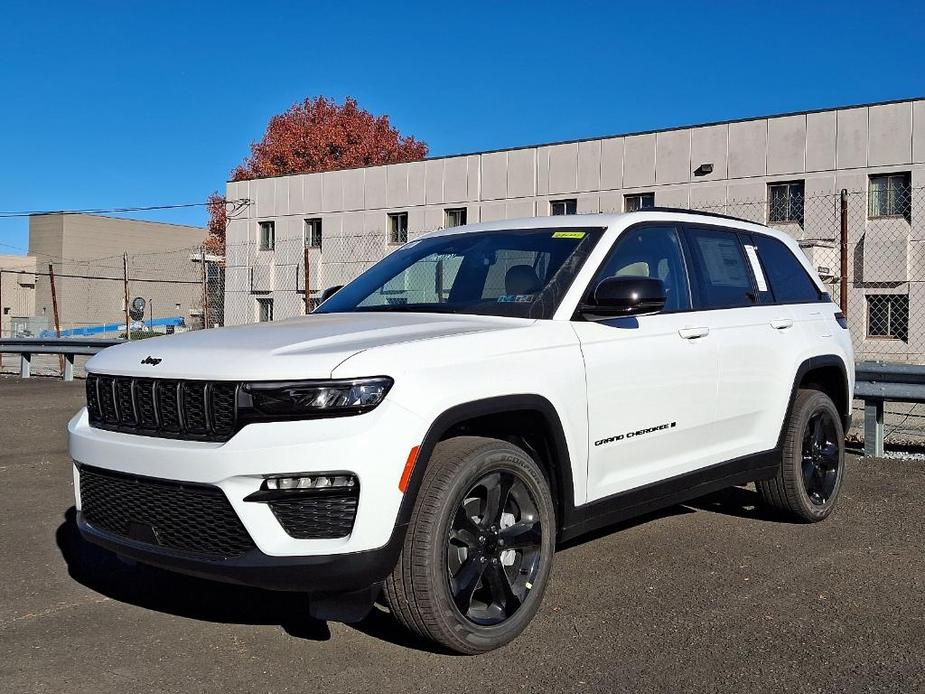 new 2025 Jeep Grand Cherokee car, priced at $51,500