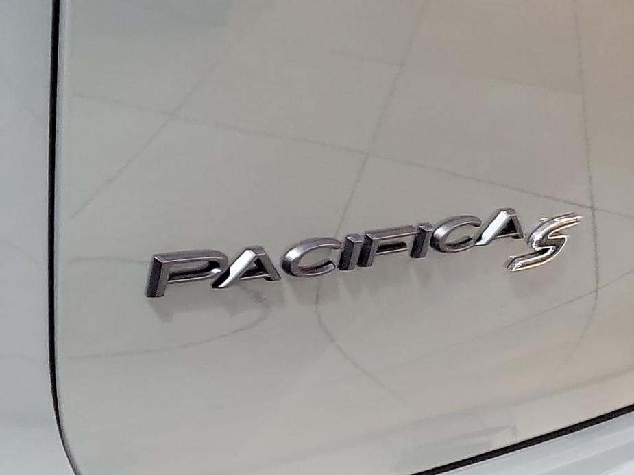 new 2024 Chrysler Pacifica car, priced at $45,991