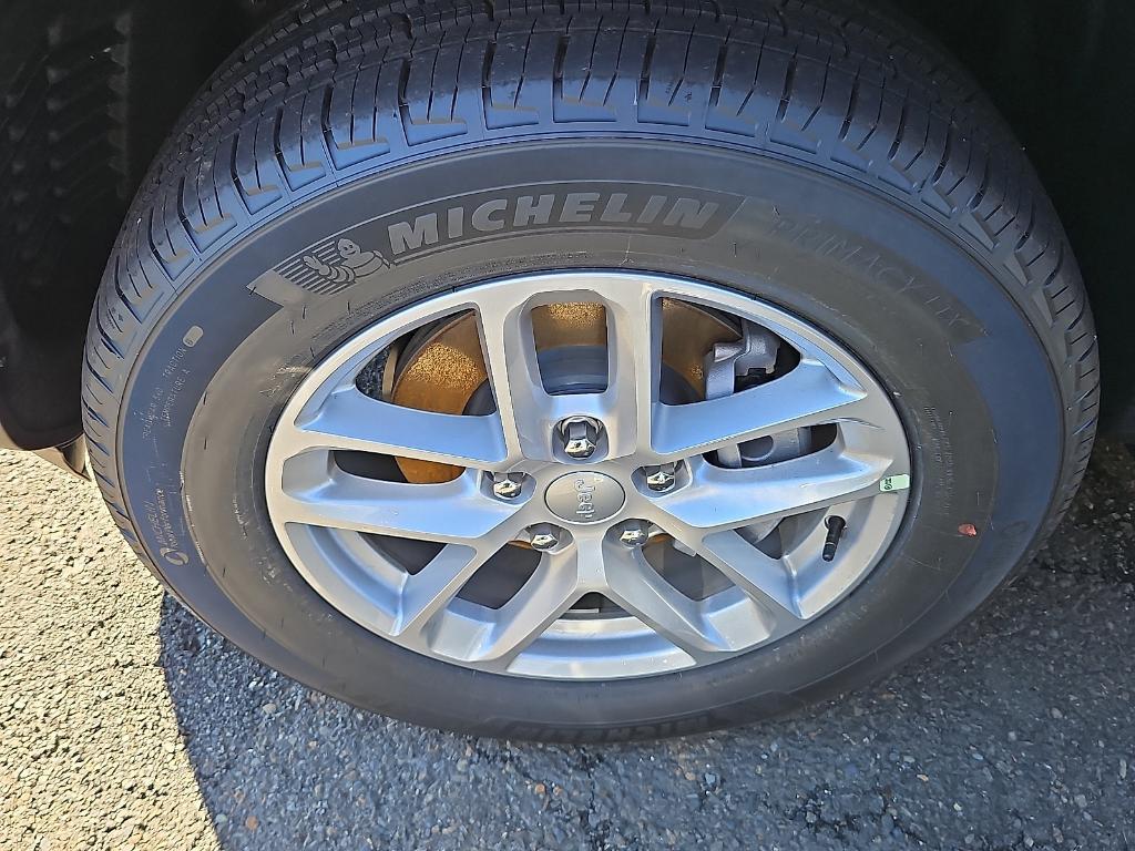 new 2025 Jeep Grand Cherokee car, priced at $38,426