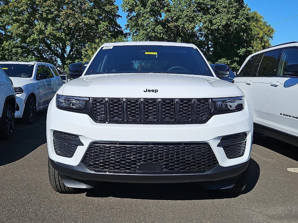 new 2025 Jeep Grand Cherokee car, priced at $42,196