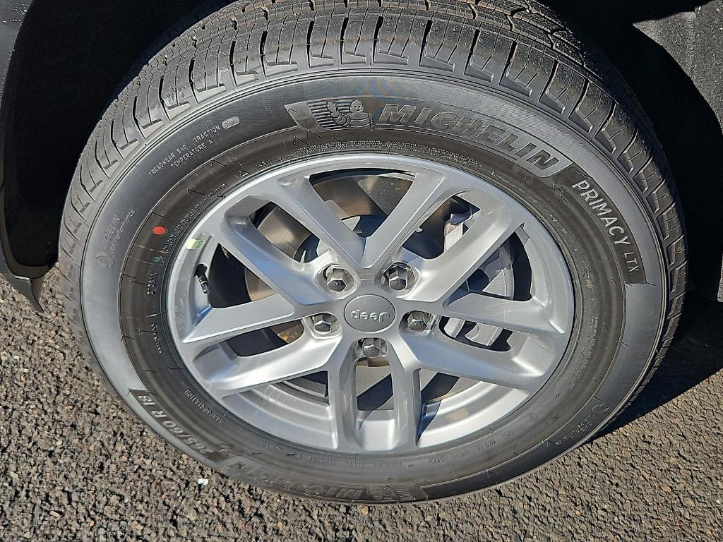 new 2025 Jeep Grand Cherokee car, priced at $40,231