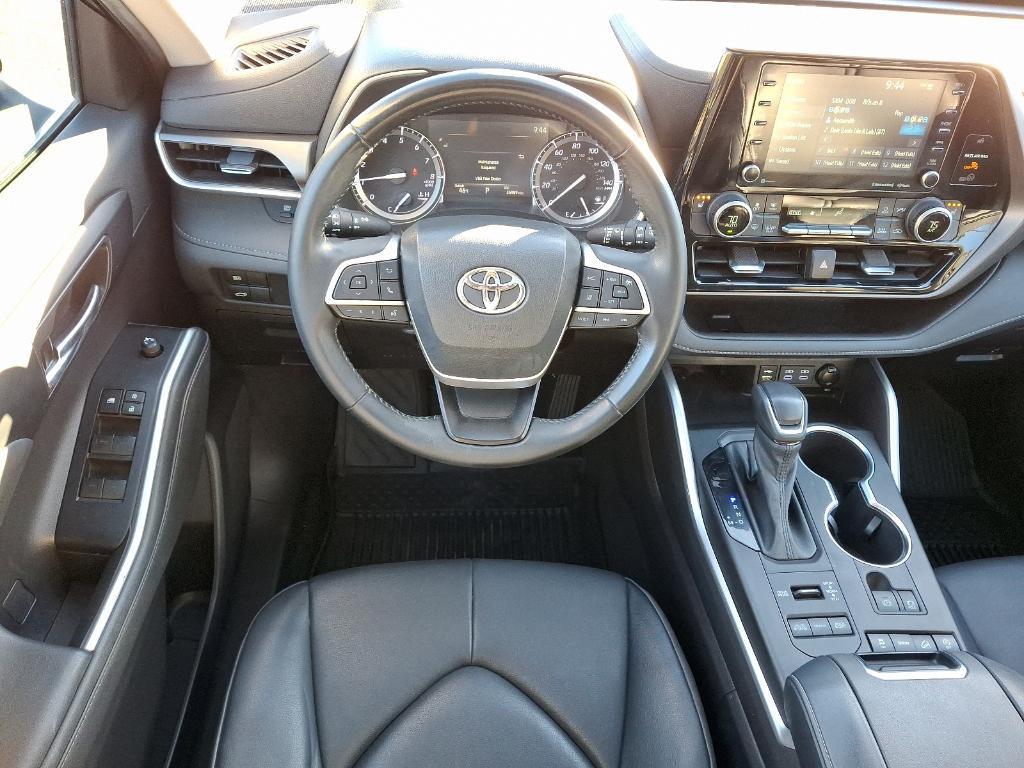 used 2022 Toyota Highlander car, priced at $36,900