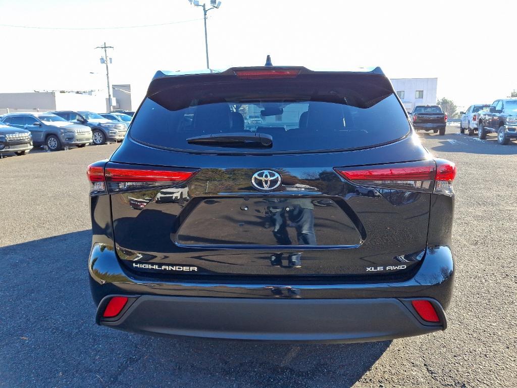 used 2022 Toyota Highlander car, priced at $36,900